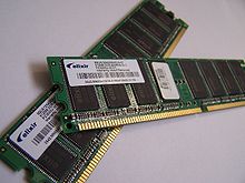 220px-Memory_module_DDRAM_20-03-2006